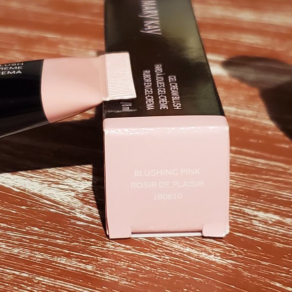 Blushing Pink Gel Cream Blush - Limited Edition - Mary Kay - Picture 5 of 7